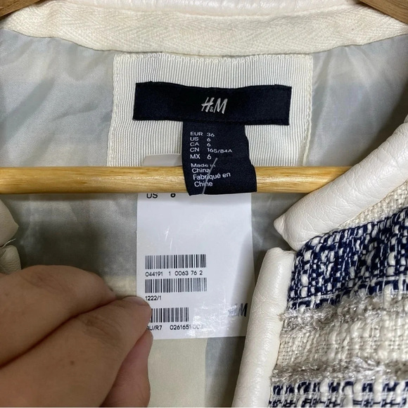 ✨NWT H&M Cream Blue Gold Striped Textured Weave Boucle Zip Front Jacket Size 6 - Picture 5 of 12